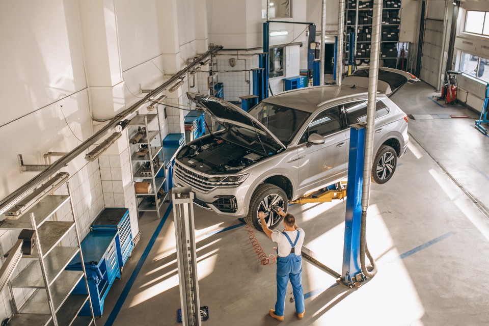 auto-mechanic-checking-car.jpg