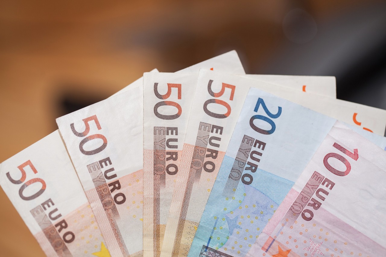 banconote-euro-stipendio-meccanico.jpg