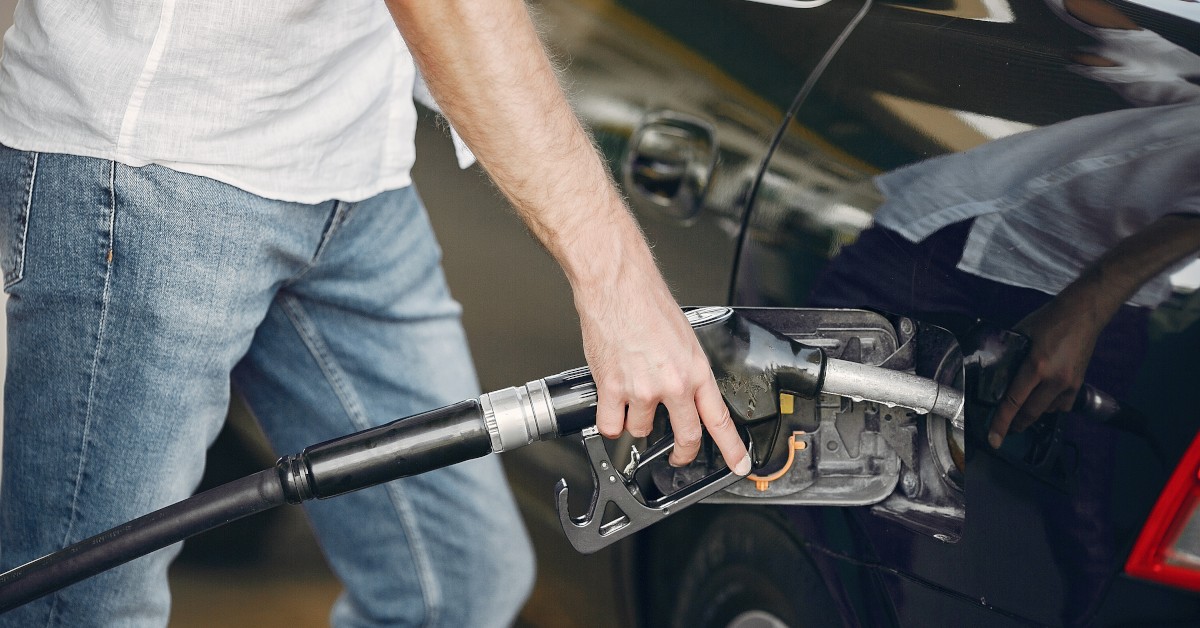 rifornimento-diesel-auto.jpg